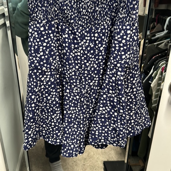 Medium navy blue and white flowy romper. Tie straps. Zipper back. Never worn - Picture 6 of 7